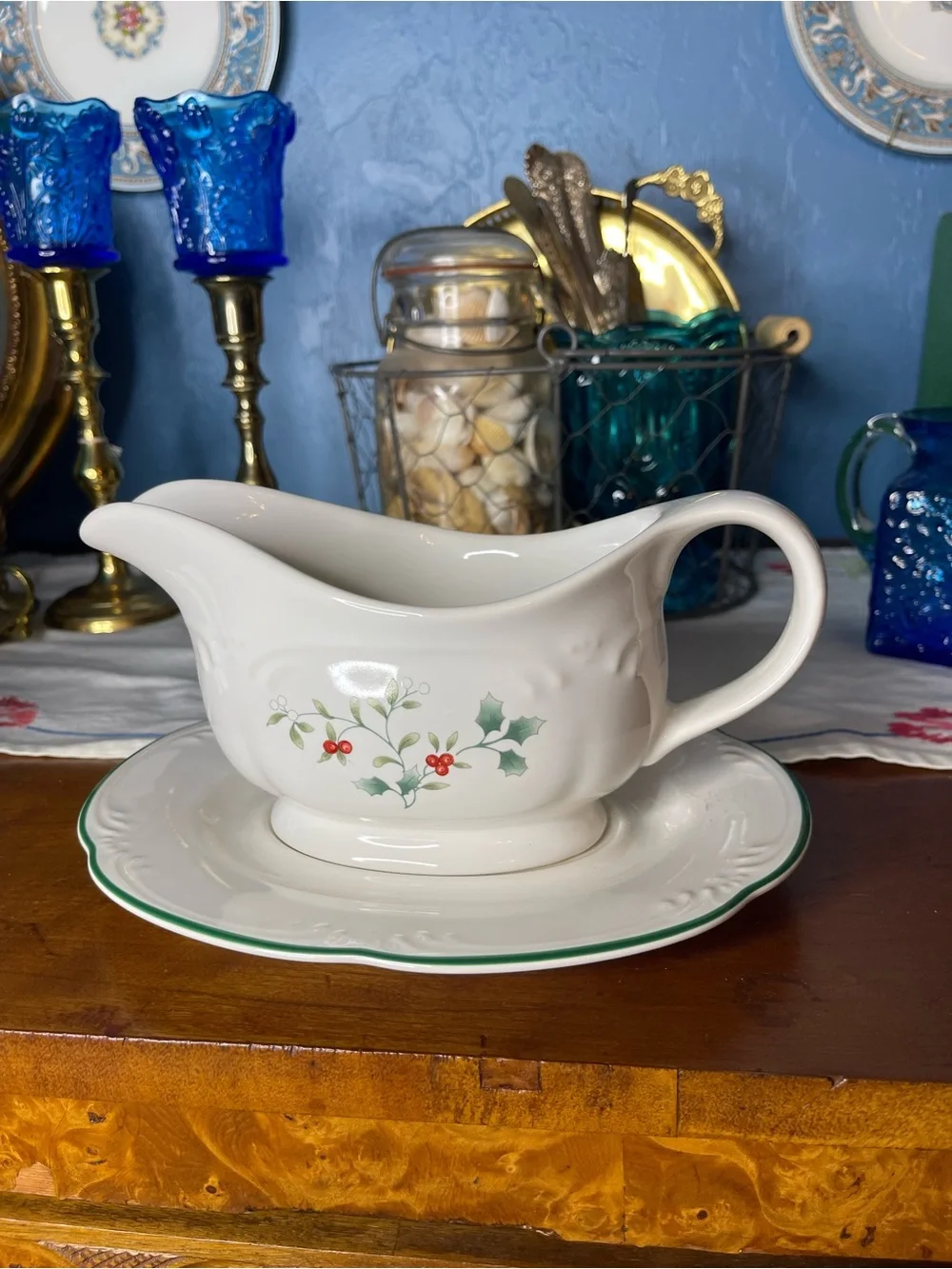 Pfaltzgraff Winterberry Gravy Boat 8